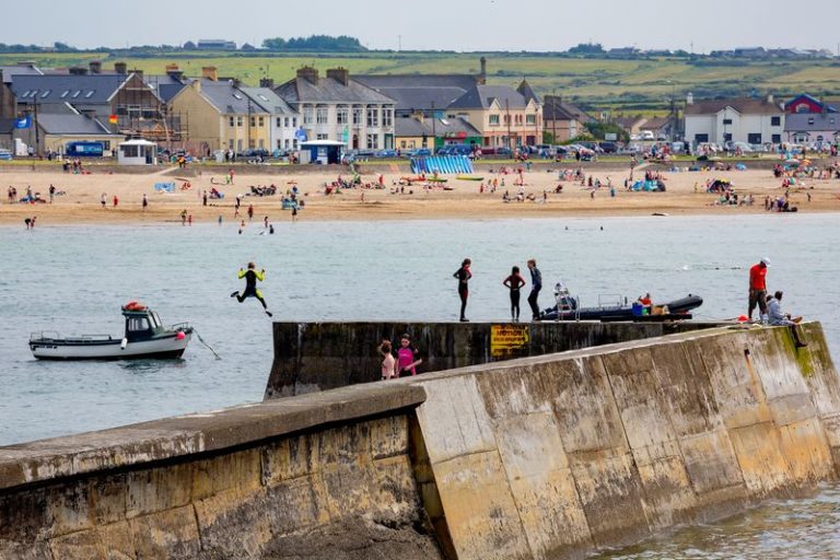 Beach Ambassadors Scheme to Arrive in Kilkee and Lahinch